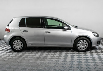 Подержанный автомобиль Volkswagen Golf Hatchback 2011 года (4 фото)