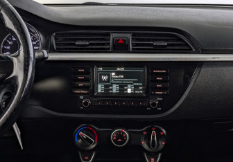 Подержанный автомобиль Kia Rio Hatchback 2019 года (16 фото)