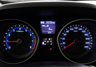 Подержанный автомобиль Hyundai i30 Hatchback 2016 года (11 фото)