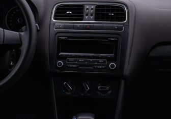 Подержанный автомобиль Volkswagen Polo Hatchback 2010 года (14 фото)