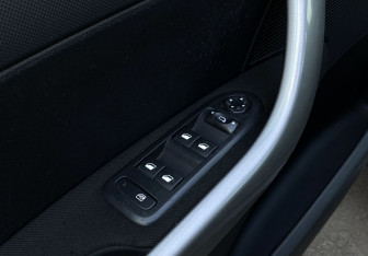 Подержанный автомобиль Peugeot 408 2012 года (16 фото)