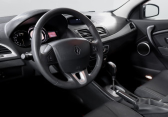 Подержанный автомобиль Renault Megane Hatchback 2011 года (14 фото)