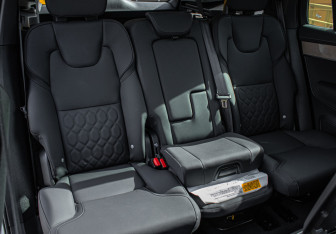Подержанный автомобиль Volvo XC90 2025 года (8 фото)