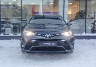 Подержанный автомобиль Toyota Avensis Wagon 2018 года (2 фото)