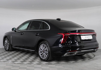 Подержанный автомобиль Hongqi H5 2024 года (7 фото)