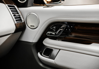 Подержанный автомобиль Land Rover Range Rover 2021 года (15 фото)