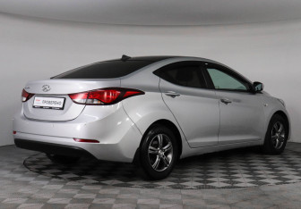 Подержанный автомобиль Hyundai Elantra Sedan 2015 года (5 фото)