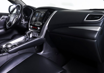 Подержанный автомобиль Mitsubishi Montero Sport 2022 года (12 фото)