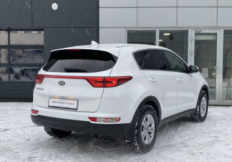 Подержанный автомобиль Kia Sportage 2017 года (8 фото)