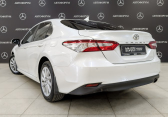 Подержанный автомобиль Toyota Camry Sedan 2021 года (7 фото)