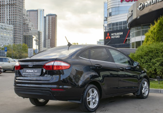 Подержанный автомобиль Ford Fiesta Sedan 2018 года (5 фото)