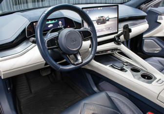 Подержанный автомобиль Zeekr 001 2023 года (16 фото)