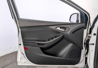 Подержанный автомобиль Ford Focus Hatchback 2018 года (19 фото)