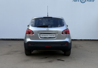 Подержанный автомобиль Nissan Qashqai 2009 года (6 фото)