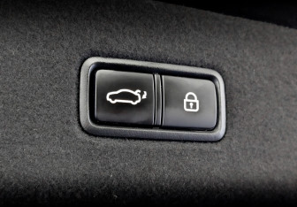 Подержанный автомобиль Kia K900 2022 года (26 фото)