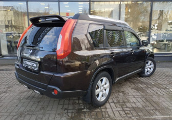 Подержанный автомобиль Nissan X-Trail 2013 года (8 фото)