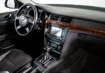 Подержанный автомобиль Skoda Superb Liftback 2009 года (10 фото)