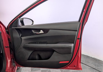 Подержанный автомобиль Kia Cerato Sedan 2021 года (24 фото)