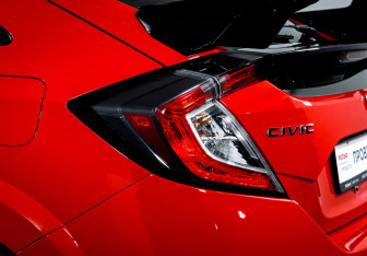 Подержанный автомобиль Honda Civic Type R Hatchback 2019 года (17 фото)