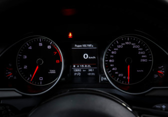 Подержанный автомобиль Audi A5 Coupe 2013 года (17 фото)