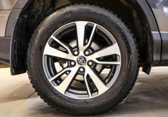 Подержанный автомобиль Toyota RAV4 2019 года (23 фото)