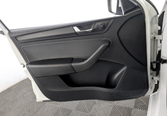 Подержанный автомобиль Skoda Rapid Liftback 2021 года (19 фото)