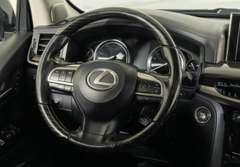 Подержанный автомобиль Lexus LX 2021 года (14 фото)