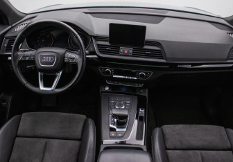 Подержанный автомобиль Audi Q5 2018 года (13 фото)