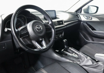 Подержанный автомобиль Mazda 3 Sedan 2017 года (9 фото)