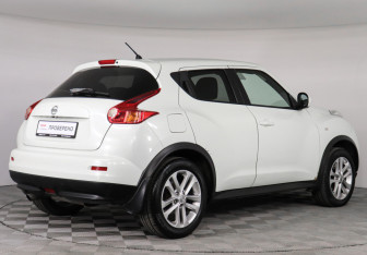 Подержанный автомобиль Nissan Juke 2011 года (3 фото)