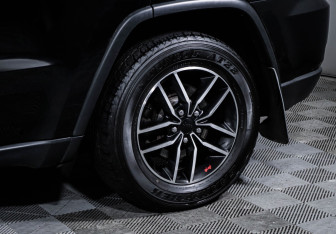 Подержанный автомобиль Jeep Grand Cherokee 2021 года (15 фото)