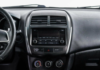 Подержанный автомобиль Mitsubishi ASX 2013 года (9 фото)