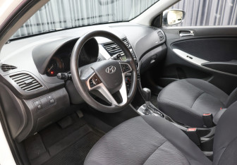 Подержанный автомобиль Hyundai Solaris Sedan 2011 года (16 фото)