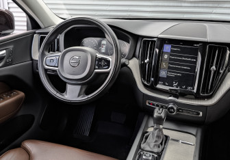 Подержанный автомобиль Volvo XC60 2019 года (30 фото)