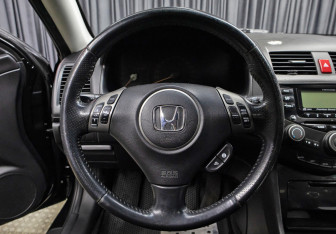Подержанный автомобиль Honda Accord Sedan 2007 года (17 фото)