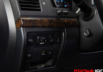 Подержанный автомобиль Toyota Land Cruiser Suv 2010 года (17 фото)