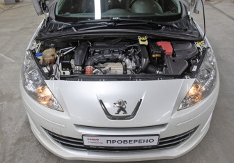 Подержанный автомобиль Peugeot 408 2016 года (9 фото)