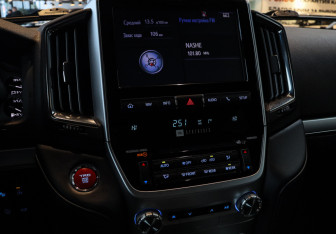 Подержанный автомобиль Toyota Land Cruiser Suv 2019 года (18 фото)