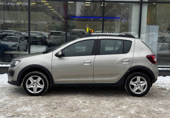 Подержанный автомобиль Renault Sandero 2018 года (5 фото)