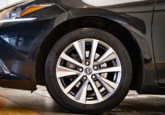 Подержанный автомобиль Lexus ES 2020 года (29 фото)