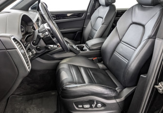Подержанный автомобиль Porsche Cayenne 2019 года (20 фото)