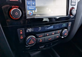 Подержанный автомобиль Nissan X-Trail 2015 года (21 фото)