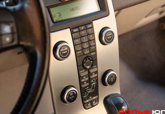 Подержанный автомобиль Volvo C30 2007 года (11 фото)