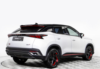 Подержанный автомобиль Omoda C5 2022 года (4 фото)