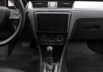 Подержанный автомобиль Skoda Rapid Liftback 2017 года (15 фото)