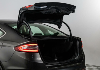 Подержанный автомобиль Ford Mondeo Sedan 2017 года (15 фото)