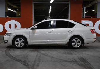 Подержанный автомобиль Skoda Octavia Liftback 2013 года (8 фото)