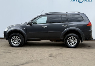 Подержанный автомобиль Mitsubishi Pajero Sport 2013 года (8 фото)