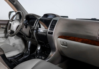Подержанный автомобиль Toyota Land Cruiser Prado 2007 года (9 фото)