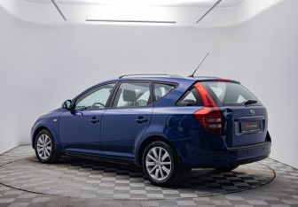 Подержанный автомобиль Kia Ceed Wagon 2009 года (7 фото)